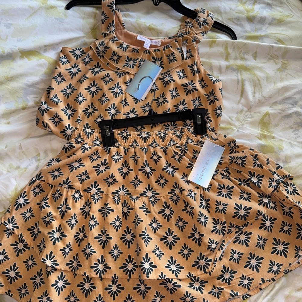 New- Honey & sparkle skirt and crop top 
Juniors - XL